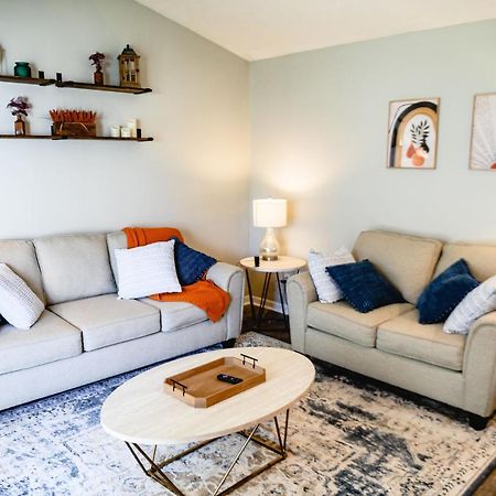 Urban Cottage: Homey & Convenient Huntington Exteriör bild