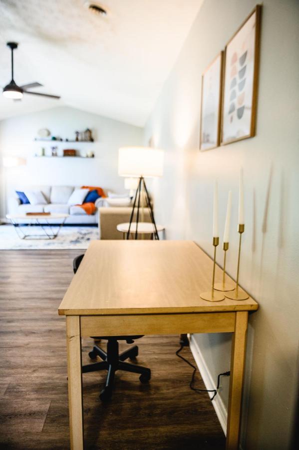 Urban Cottage: Homey & Convenient Huntington Exteriör bild